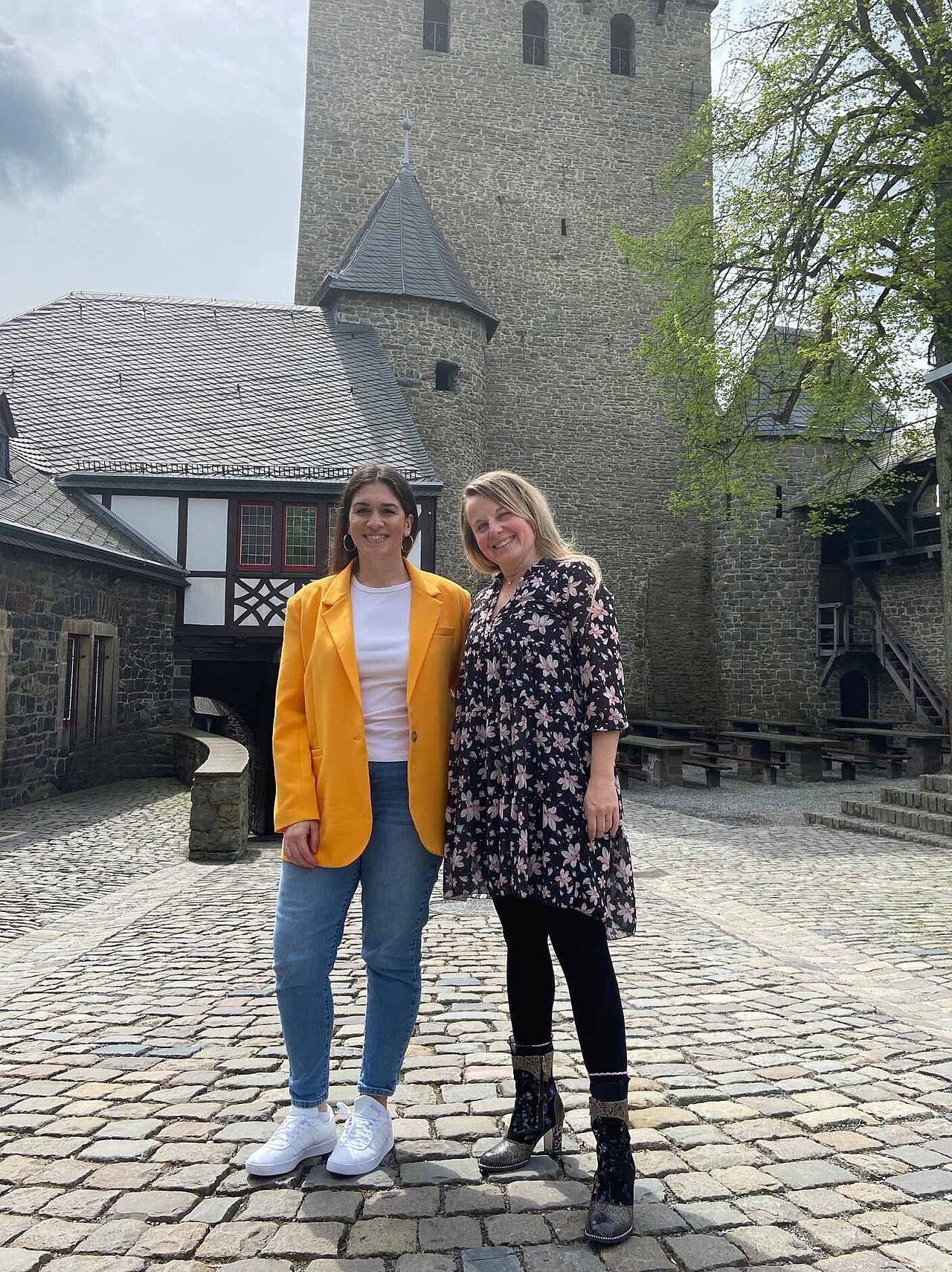 Teamwork makes the dream work: Hana und Cansu von Fachbereich Tourismus des Märkischen Kreises