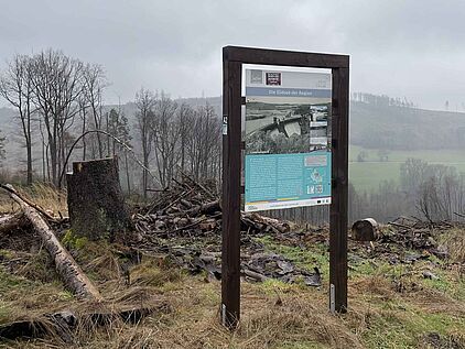 Info-Tafel auf dem Wanderweg A2 VolmeSchatz Talsperren