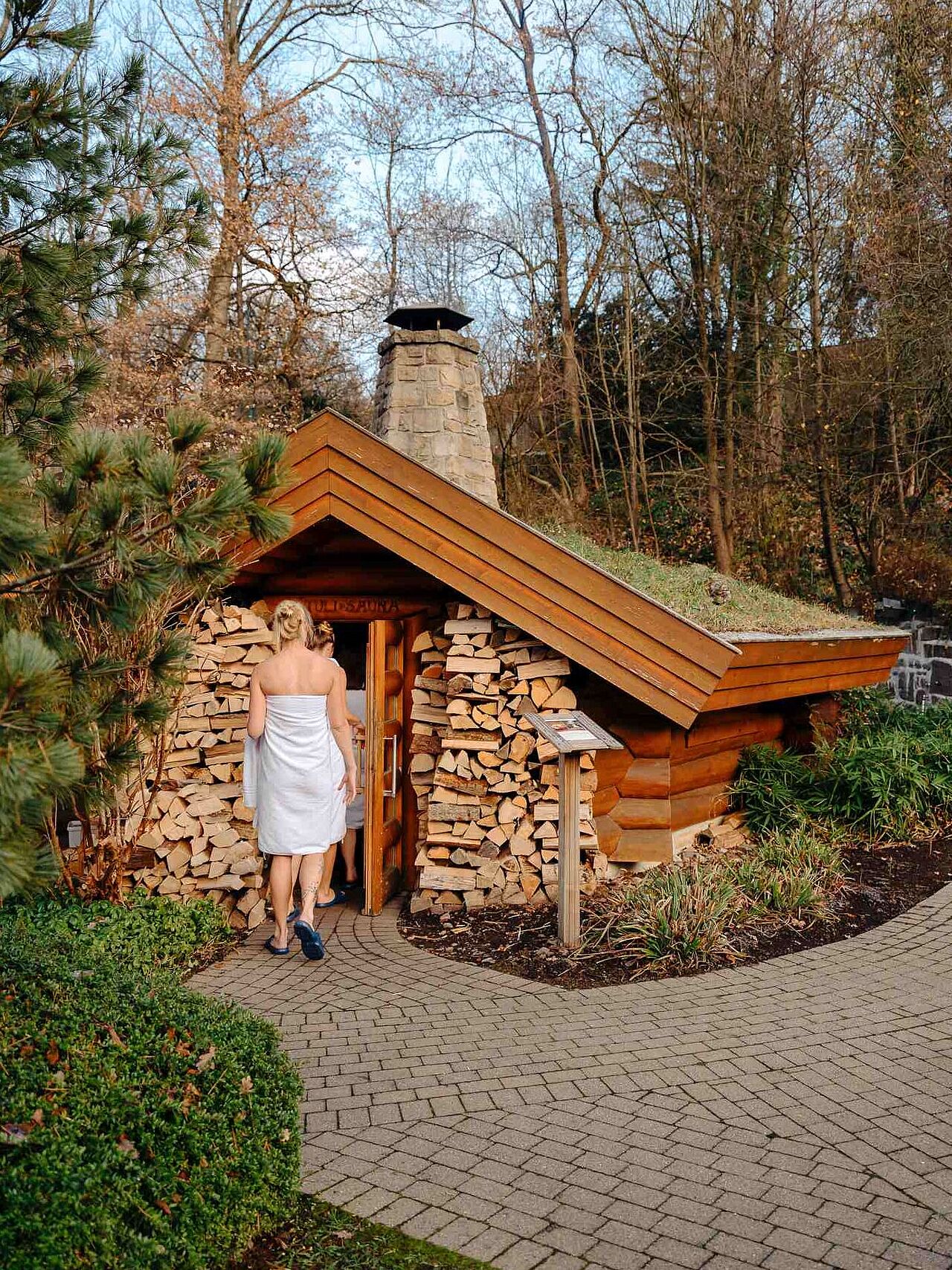Ab in die Sauna im Saunadorf