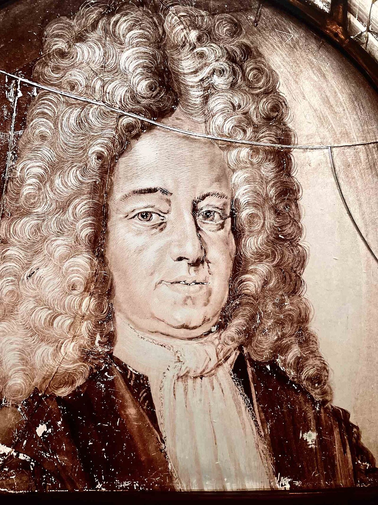 Dieses Portrait ist einer von vielen Glasmalereien der Burg