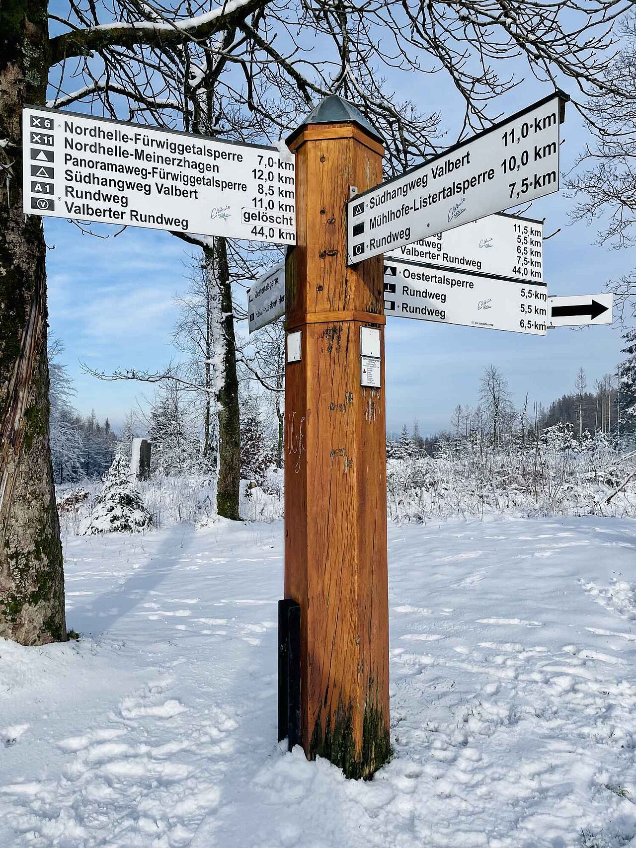 Wegweiser "Spinne" am Rastplatz Stahlschmidt