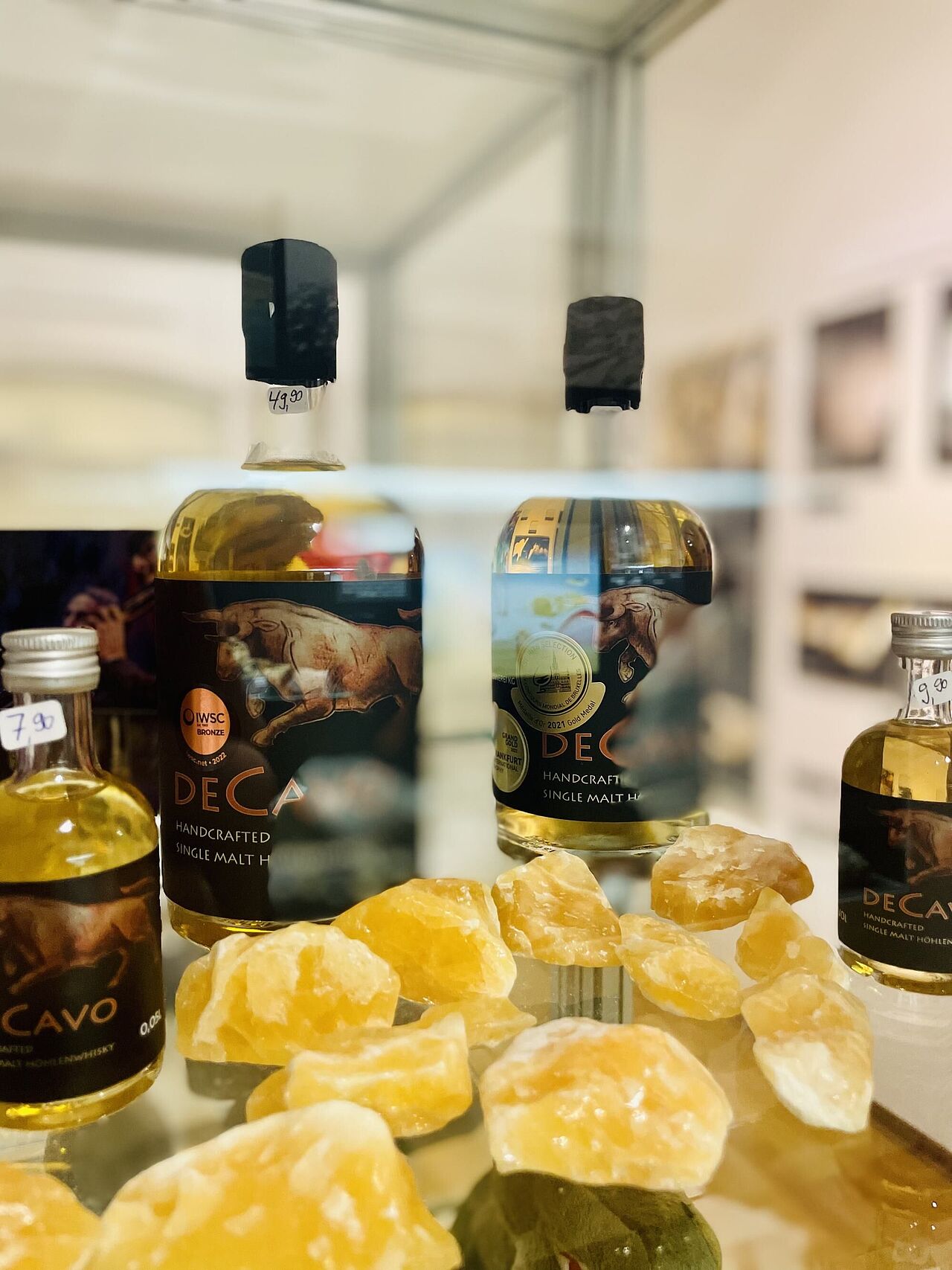 Ob als Andenken, oder Geschenk: Den exklusiven Höhlen-Whisky kann man in verschiedenen hier im Shop erwerben 