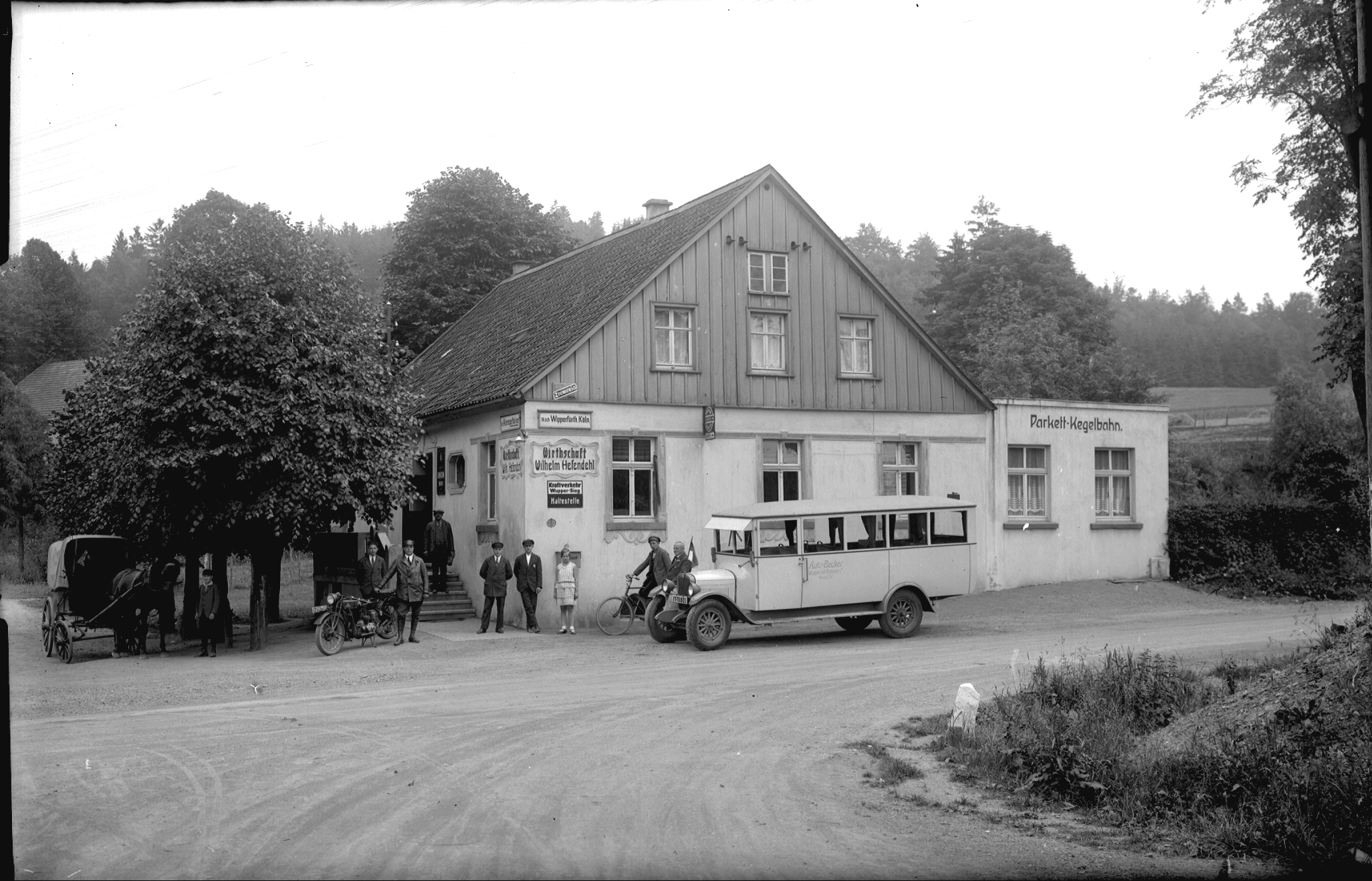 Kreuzung Wildenkuhlen Gaststätte mit Bus.jpg