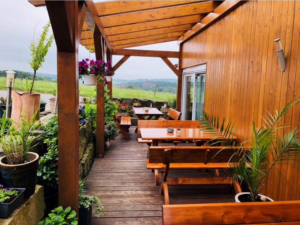 Gemütlich sitzen auf der Terrasse - © Pension & Restaurant Haus zum Nöckel