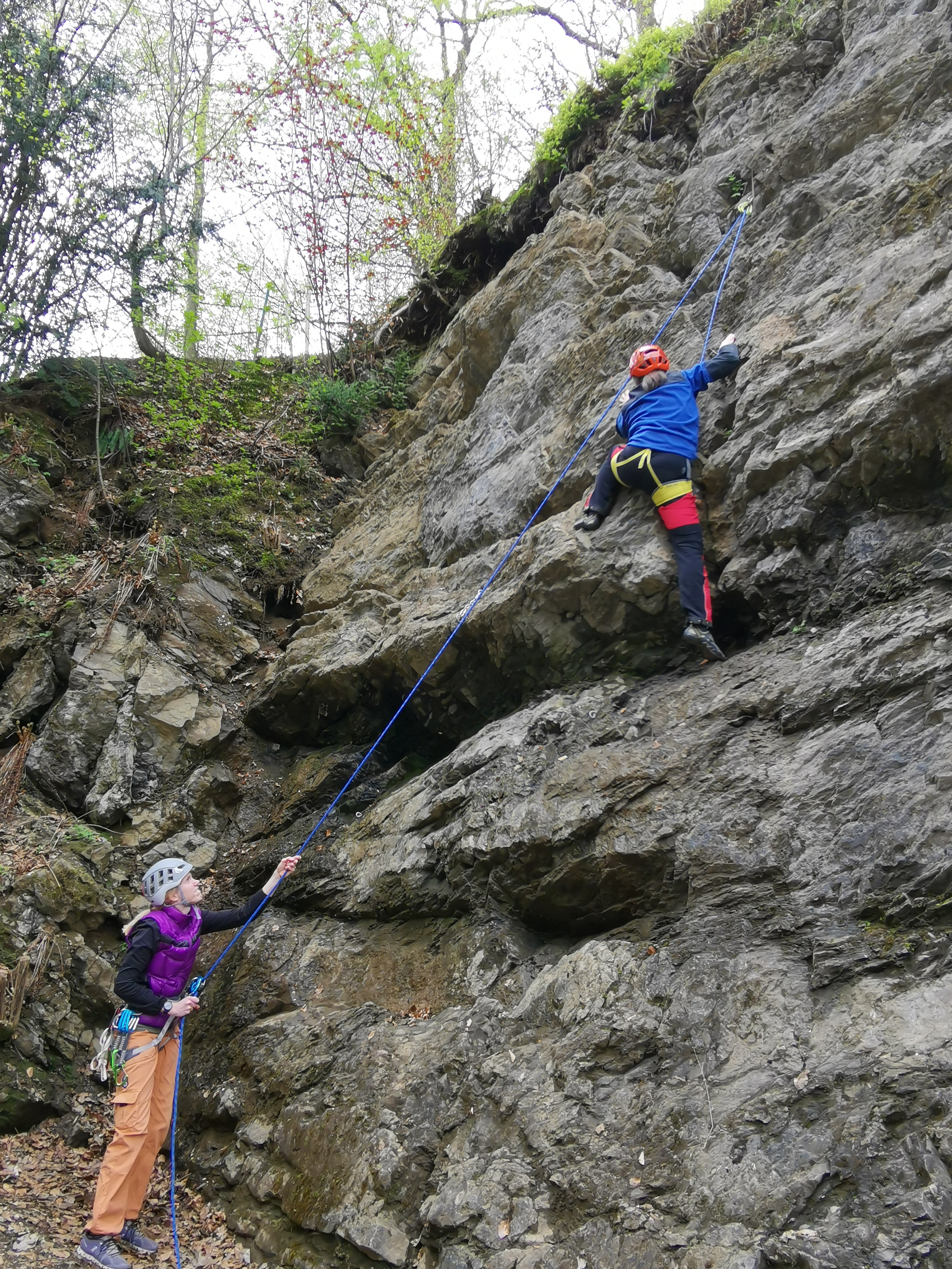 Klettern im Klettergebiet "Hülloch" in Kierspe